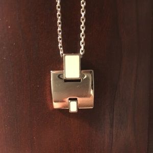 Hermès Eileen Pendant